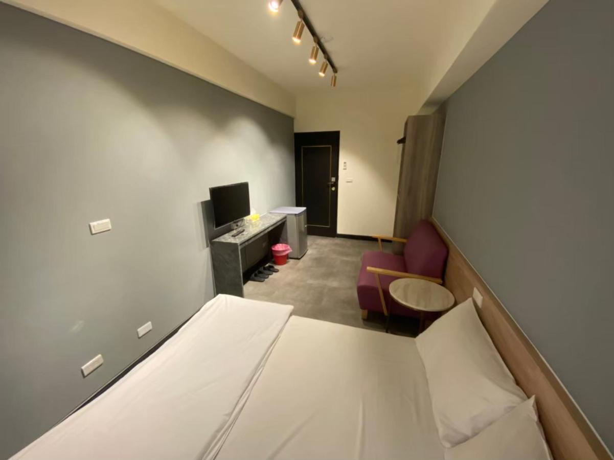 Fengjia Gift Box Homestay Taichung Exterior foto