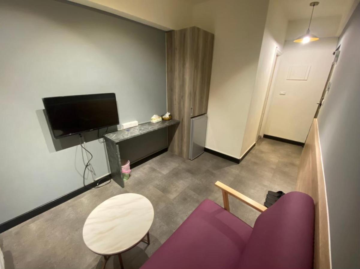 Fengjia Gift Box Homestay Taichung Exterior foto