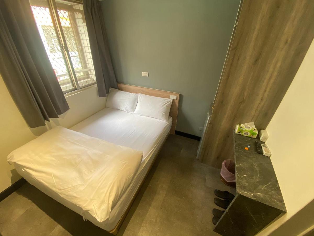 Fengjia Gift Box Homestay Taichung Exterior foto