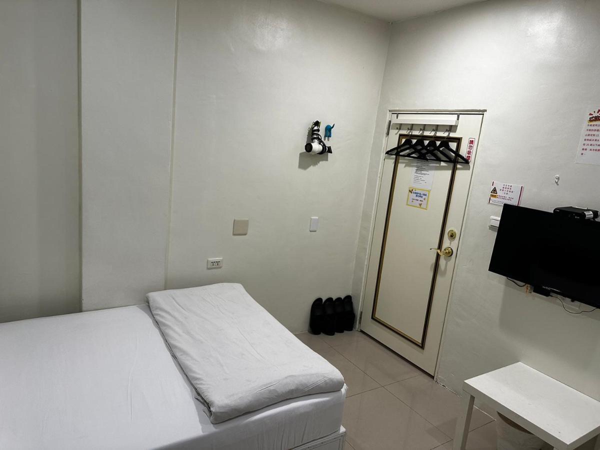Fengjia Gift Box Homestay Taichung Exterior foto