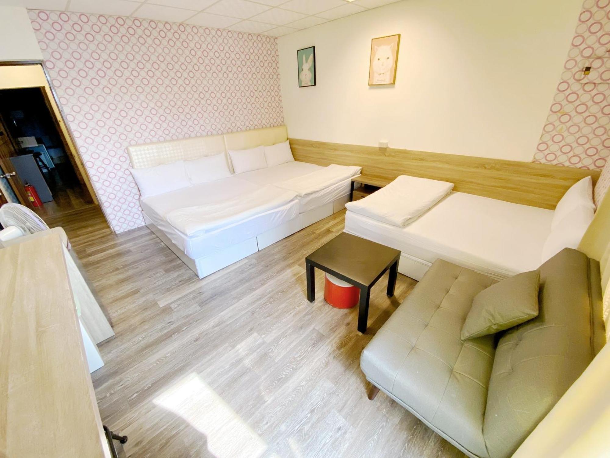 Fengjia Gift Box Homestay Taichung Exterior foto